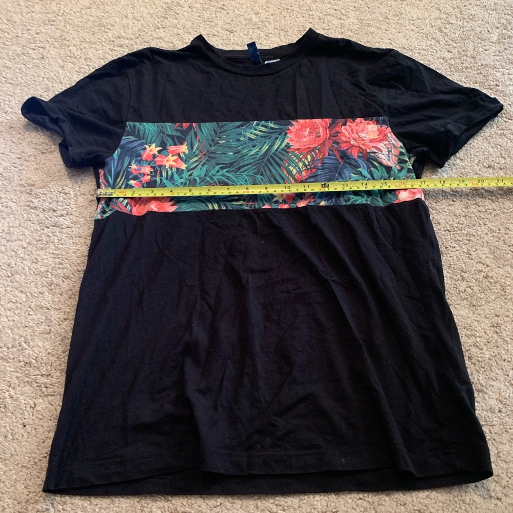 Divided brand (H&M) tropical tee